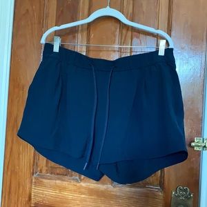 Lululemon stroll at sundown shorts